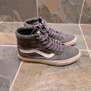 Men’s high top vans in great shape. Size 9